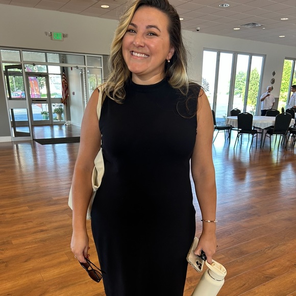 Meet your Posher, Melissa - Picture 2 of 2